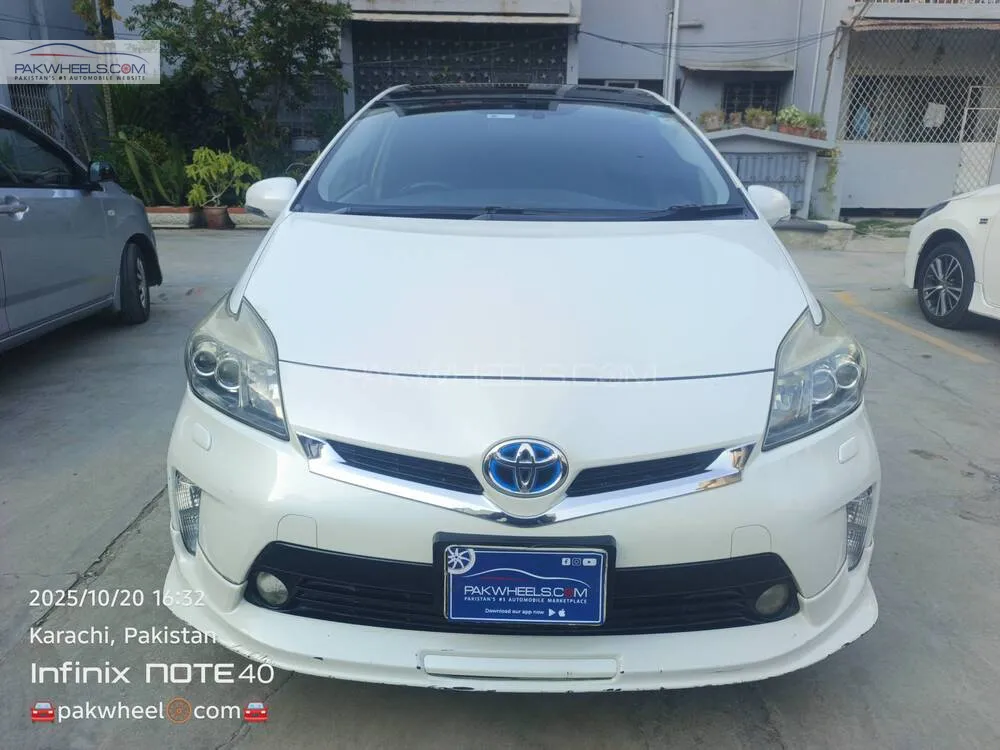 Toyota Prius 2014 for Sale in Karachi Image-1