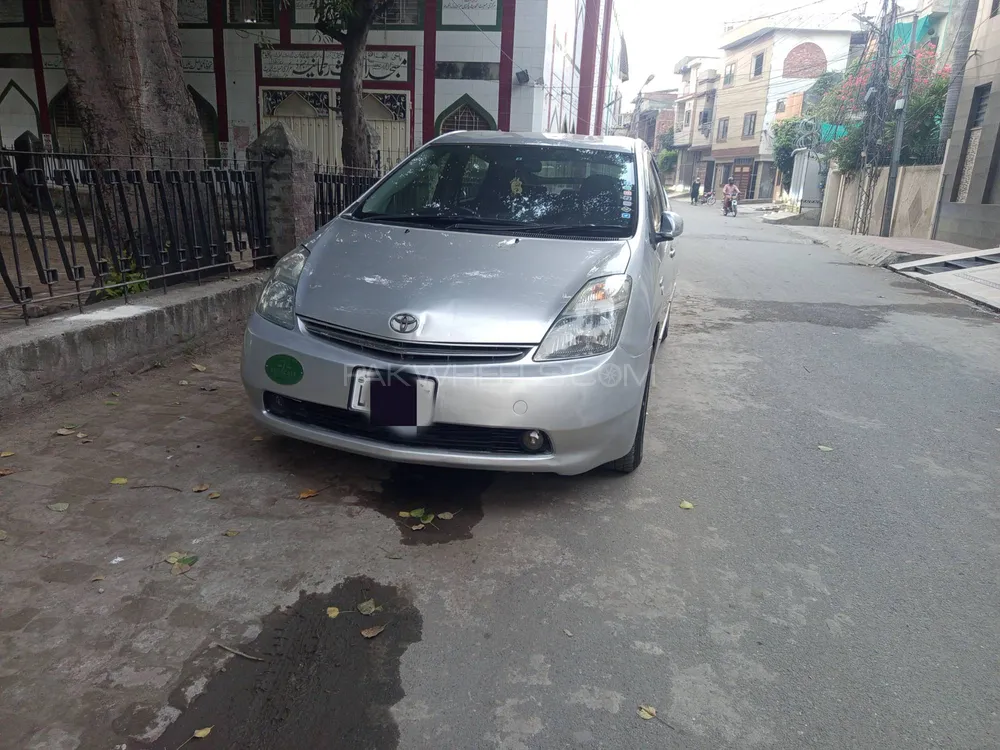 Toyota Prius 2010 for Sale in Lahore Image-1