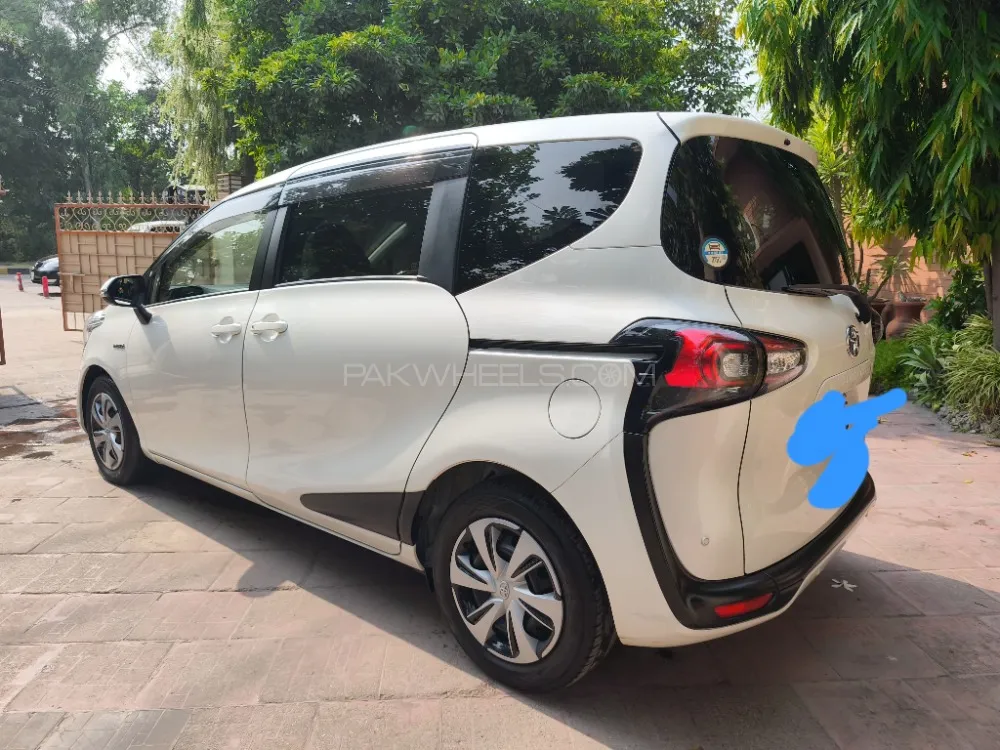 Toyota Sienta 2019 for Sale in Lahore Image-1
