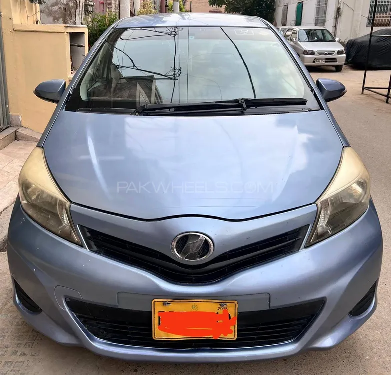 Toyota Vitz 2015 for Sale in Karachi Image-1