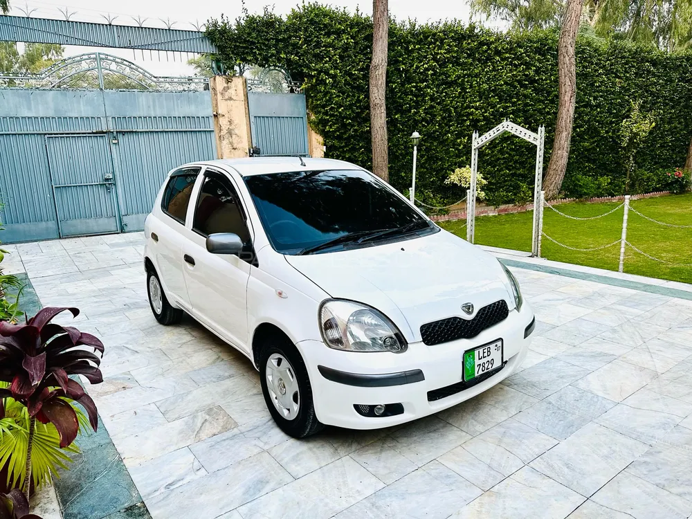 Toyota Vitz 2001 for Sale in Peshawar Image-1