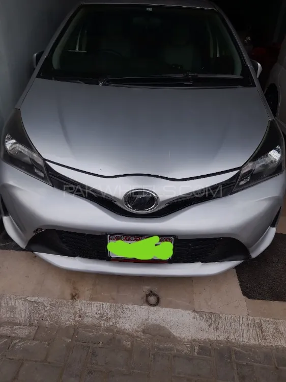 Toyota Vitz 2015 for Sale in Karachi Image-1