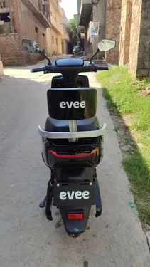 Evee Gen-Z 2025