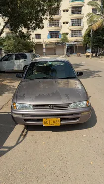Toyota Corolla XE Limited 2001