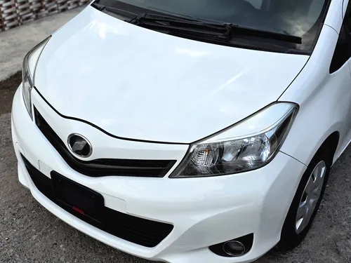 Toyota Vitz F 1.0 2012