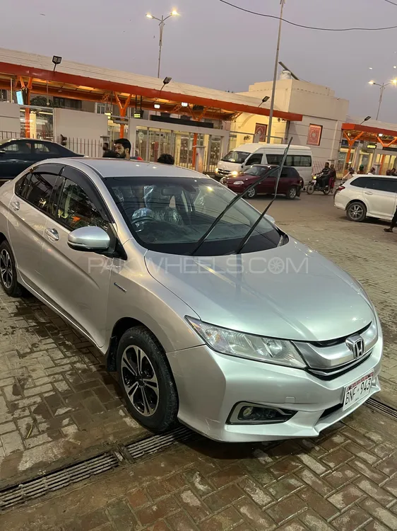 Honda Grace Hybrid 2015 for Sale in Karachi Image-1
