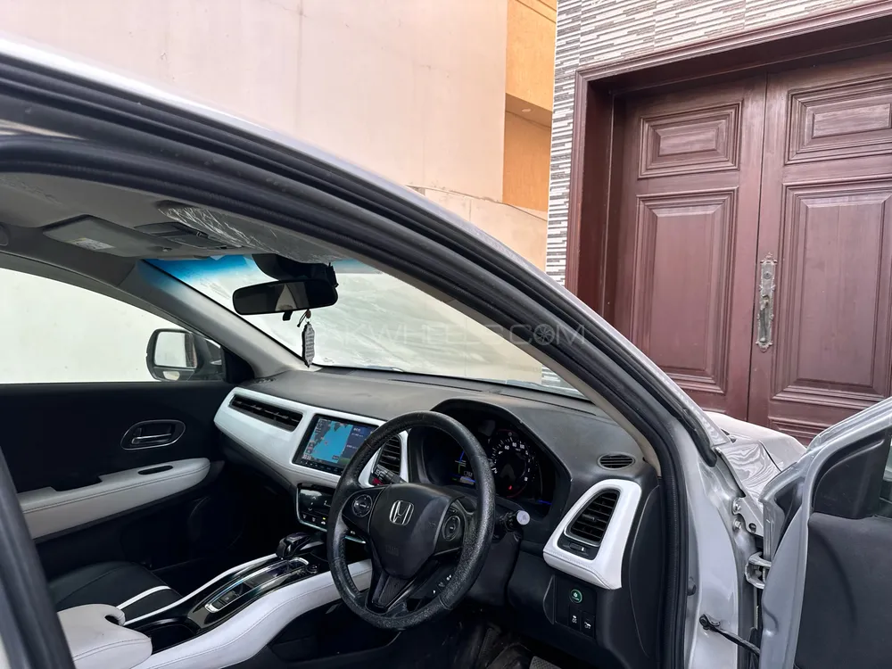 Honda Vezel 2014 for Sale in Karachi Honda Vezel 2014 for Sale in Karachi Image-4