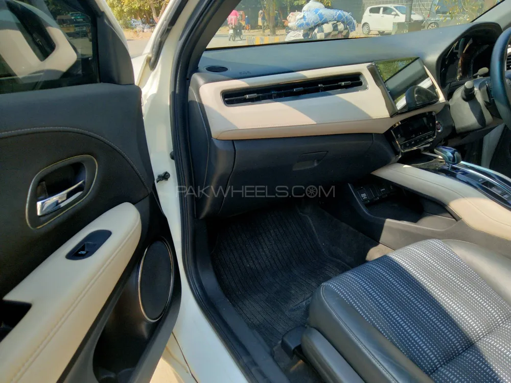 Honda Vezel 2016 for Sale in Karachi Honda Vezel 2016 for Sale in Karachi Image-13