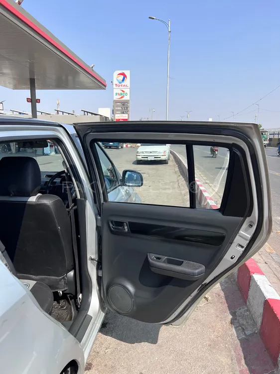 Suzuki Swift 2010 for Sale in Karachi Suzuki Swift 2010 for Sale in Karachi Image-10