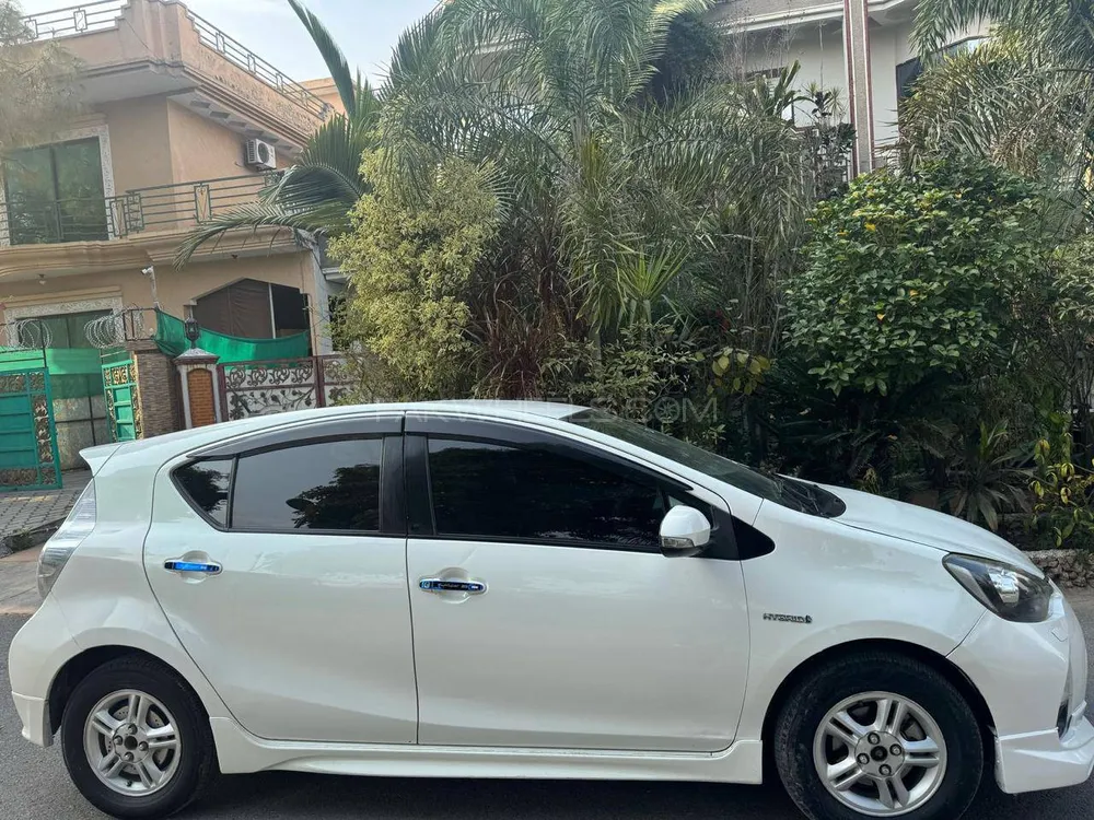 Toyota Aqua 2013 for Sale in Islamabad Image-1