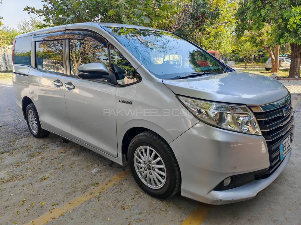 Toyota Noah 2015 for Sale in Islamabad Image-1