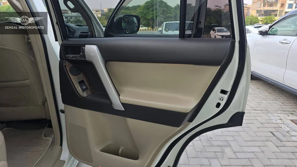 Toyota Prado 2012 for Sale in Islamabad Toyota Prado 2012 for Sale in Islamabad Image-12