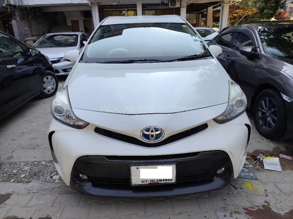 Toyota Prius Alpha 2015 for Sale in Islamabad Image-1