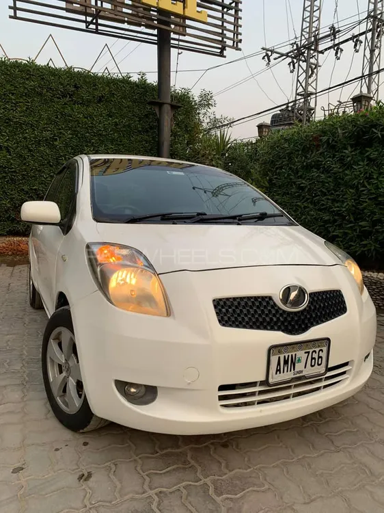 Toyota Vitz 2005 for Sale in Peshawar Image-1