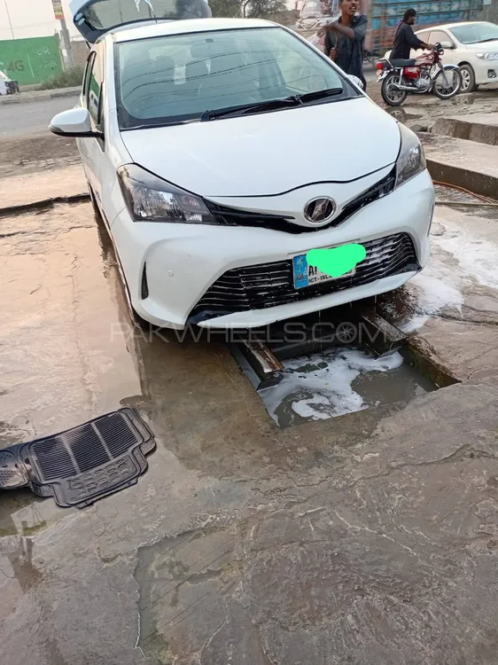 Toyota Vitz 2015 for Sale in D.G.Khan Toyota Vitz 2015 for Sale in D.G.Khan Image-1