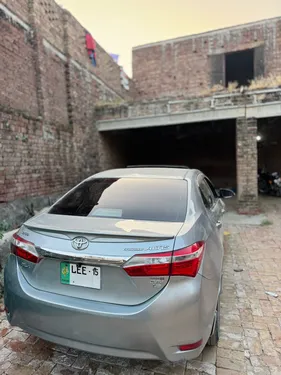 Toyota Corolla Altis Grande CVT-i 1.8 2015