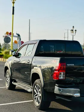 Toyota Hilux Revo V Automatic 3.0  2017