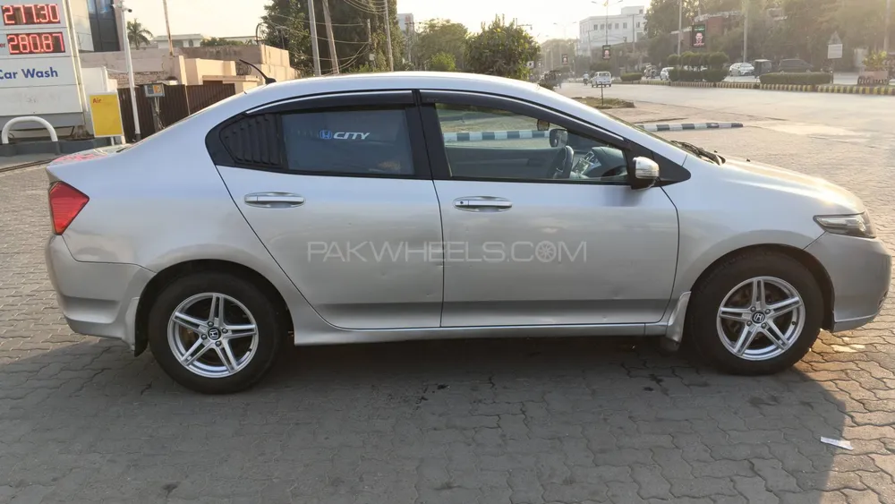 ہونڈا سٹی 2016 for Sale in گجرانوالہ ہونڈا سٹی 2016 for Sale in گجرانوالہ Image-3