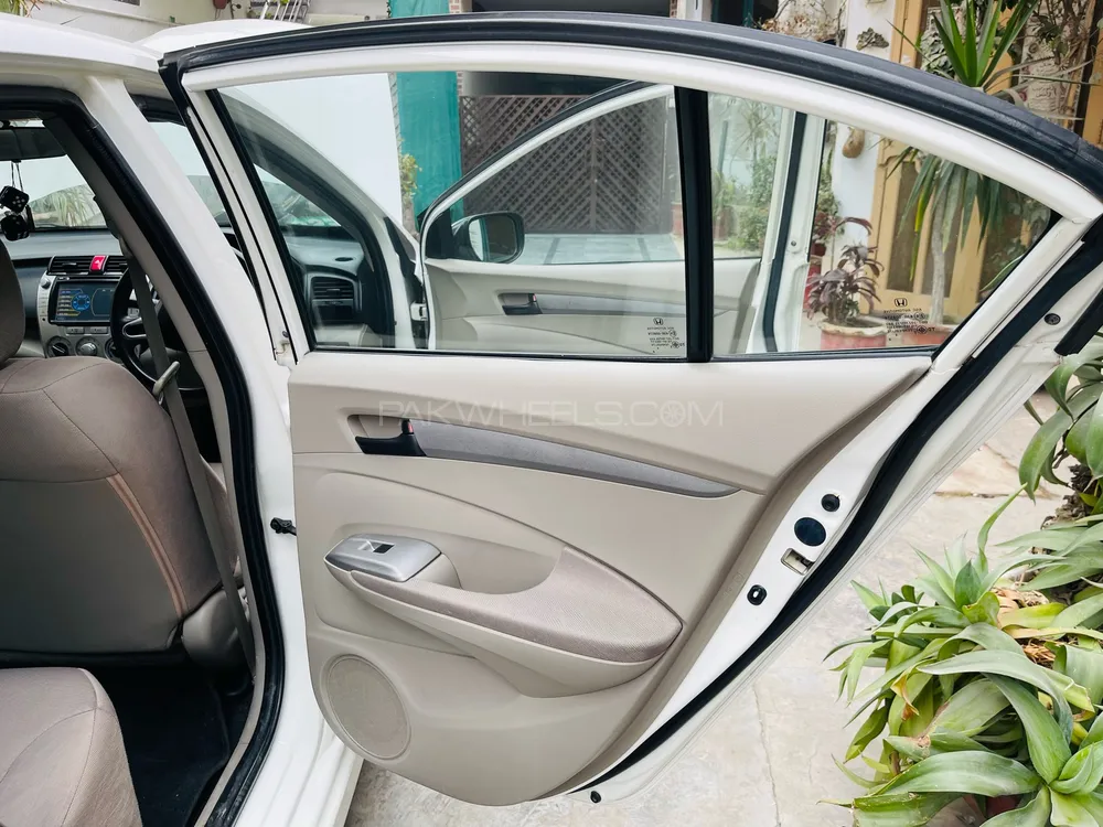 Honda City 2014 for Sale in Lahore Honda City 2014 for Sale in Lahore Image-4