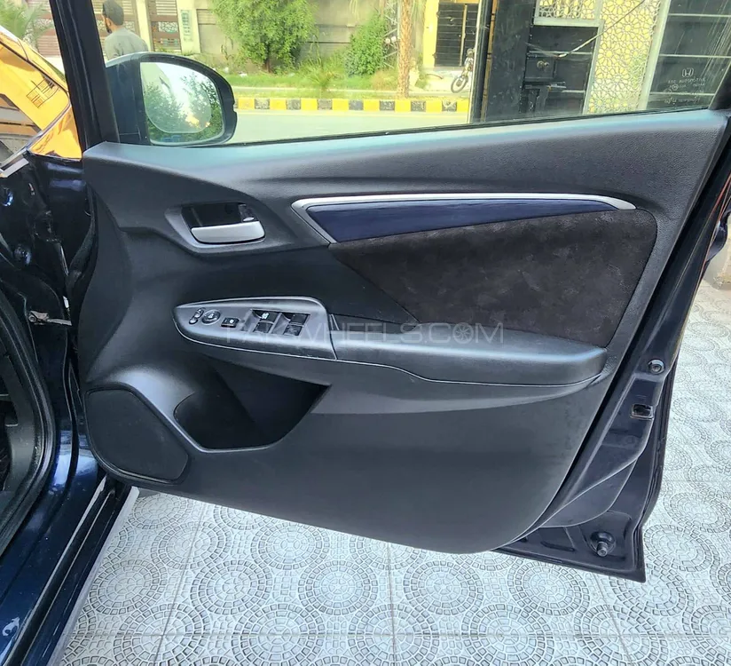 Honda Fit 2016 for Sale in Lahore Honda Fit 2016 for Sale in Lahore Image-6