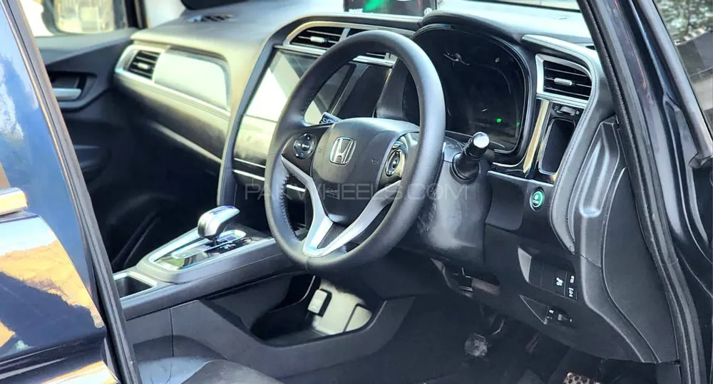 Honda Fit 2016 for Sale in Lahore Honda Fit 2016 for Sale in Lahore Image-7