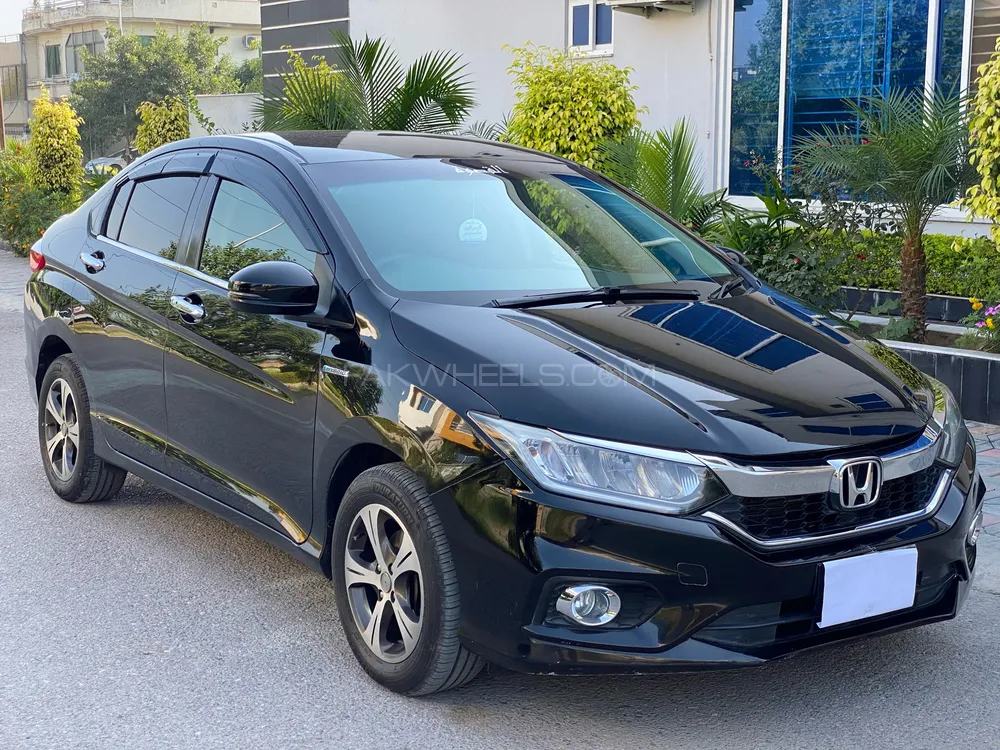 Honda Grace Hybrid 2015 for Sale in Islamabad Image-1