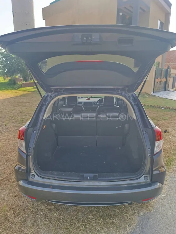 Honda Vezel 2016 for Sale in Sialkot Honda Vezel 2016 for Sale in Sialkot Image-9