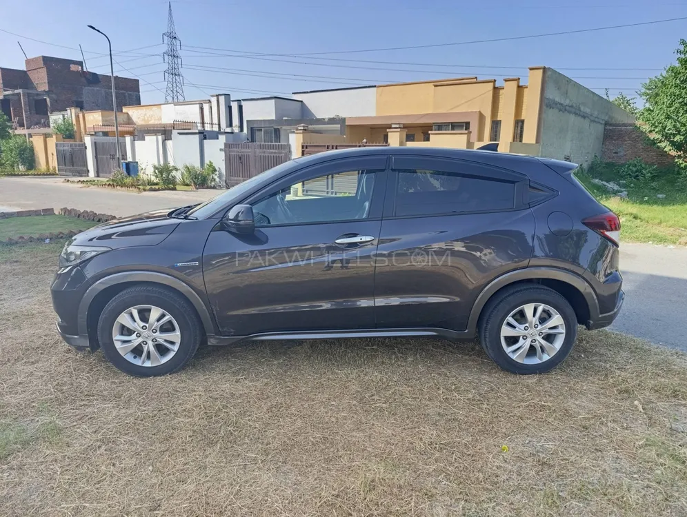 Honda Vezel 2016 for Sale in Sialkot Honda Vezel 2016 for Sale in Sialkot Image-3