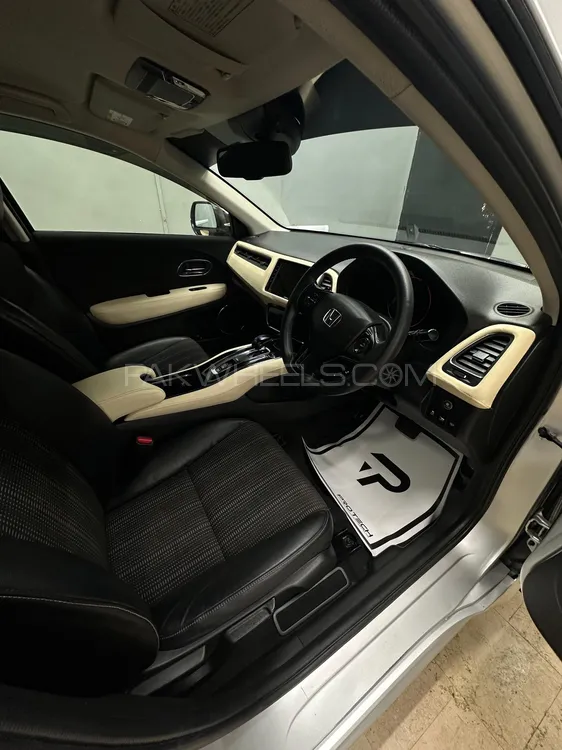 Honda Vezel 2015 for Sale in Karachi Honda Vezel 2015 for Sale in Karachi Image-3