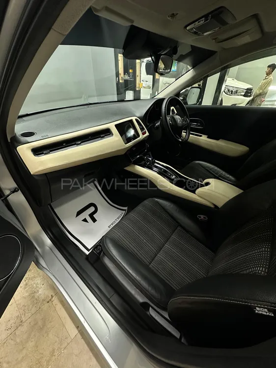 Honda Vezel 2015 for Sale in Karachi Honda Vezel 2015 for Sale in Karachi Image-6