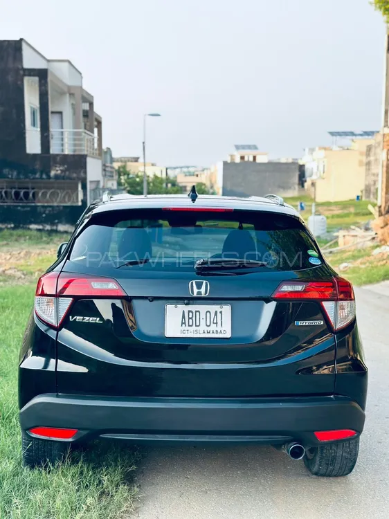 Honda Vezel 2016 for Sale in Multan Honda Vezel 2016 for Sale in Multan Image-4