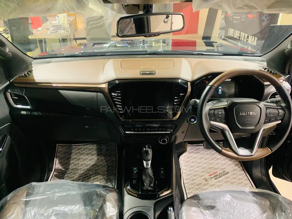 Isuzu D-Max 2025 for Sale in Gujranwala Isuzu D-Max 2025 for Sale in Gujranwala Image-6