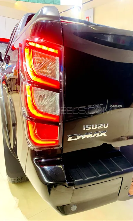 Isuzu D-Max 2025 for Sale in Gujranwala Isuzu D-Max 2025 for Sale in Gujranwala Image-9