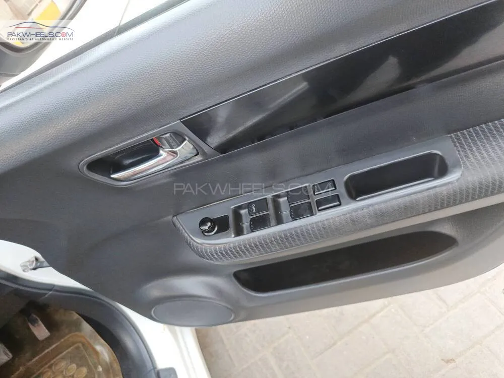Suzuki Swift 2012 for Sale in Karachi Suzuki Swift 2012 for Sale in Karachi Image-12
