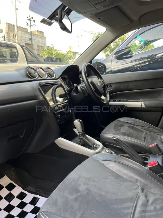 Suzuki Vitara 2017 for Sale in Karachi Suzuki Vitara 2017 for Sale in Karachi Image-5