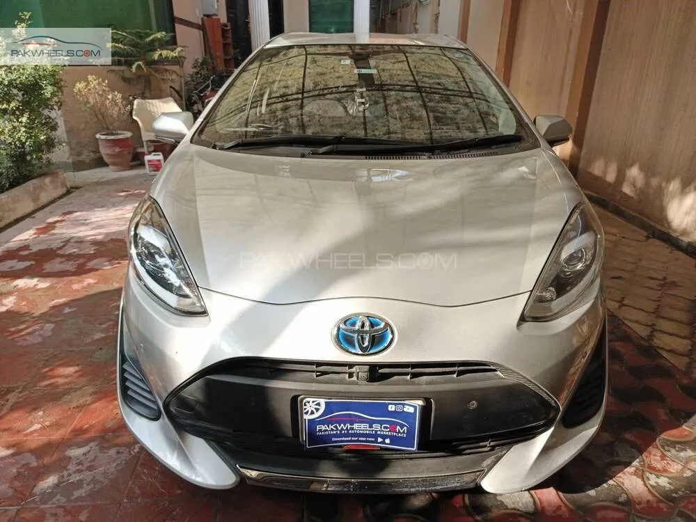 Toyota Aqua 2020 for Sale in Peshawar Image-1