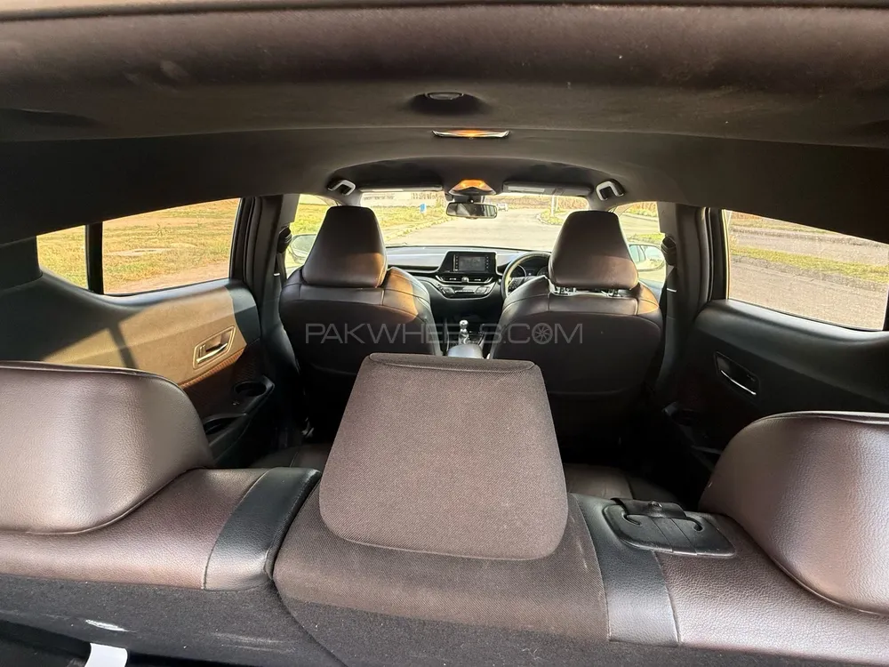 Toyota C-HR 2017 for Sale in Islamabad Toyota C-HR 2017 for Sale in Islamabad Image-4