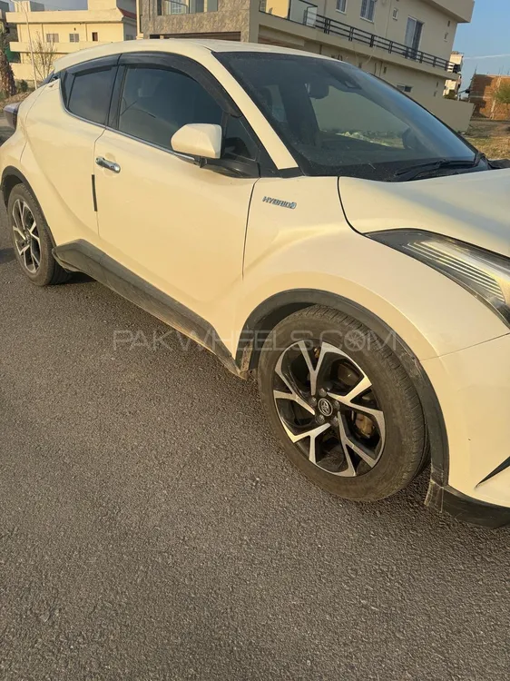 Toyota C-HR 2017 for Sale in Islamabad Toyota C-HR 2017 for Sale in Islamabad Image-9