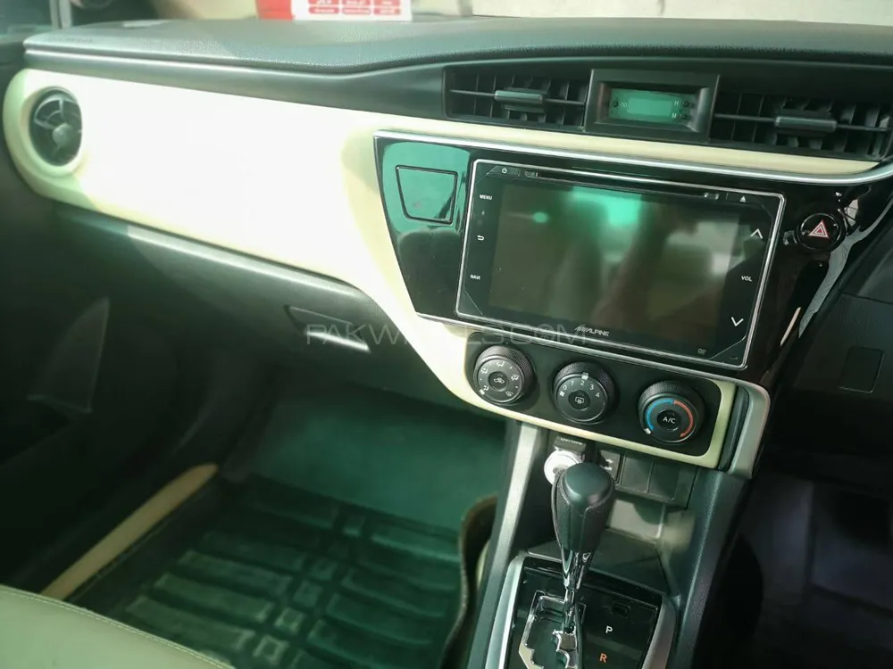 Toyota Corolla 2018 for Sale in Gujranwala Toyota Corolla 2018 for Sale in Gujranwala Image-10