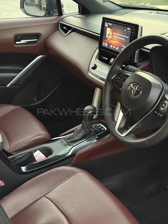 Toyota Corolla Cross 2024 for Sale in Lahore Toyota Corolla Cross 2024 for Sale in Lahore Image-5