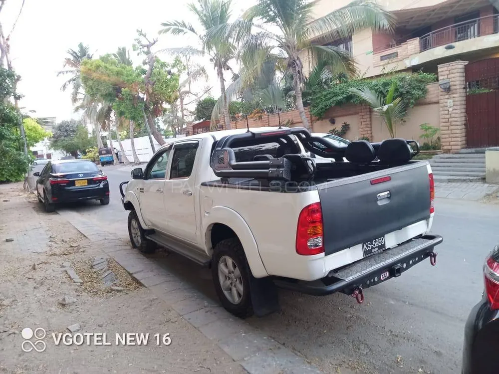 Toyota Hilux 2010 for Sale in Karachi Toyota Hilux 2010 for Sale in Karachi Image-4