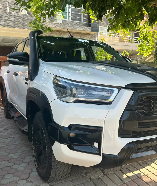 Toyota Hilux 2015 for Sale in Islamabad Image-1