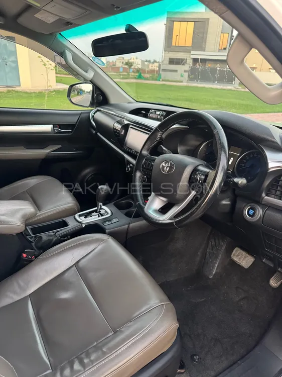Toyota Hilux 2018 for Sale in Lahore Toyota Hilux 2018 for Sale in Lahore Image-8