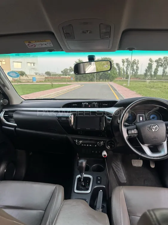 Toyota Hilux 2018 for Sale in Lahore Toyota Hilux 2018 for Sale in Lahore Image-9