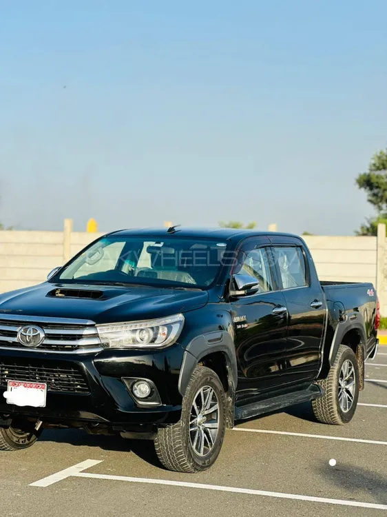 Toyota Hilux 2017 for Sale in Sheikhupura Toyota Hilux 2017 for Sale in Sheikhupura Image-6