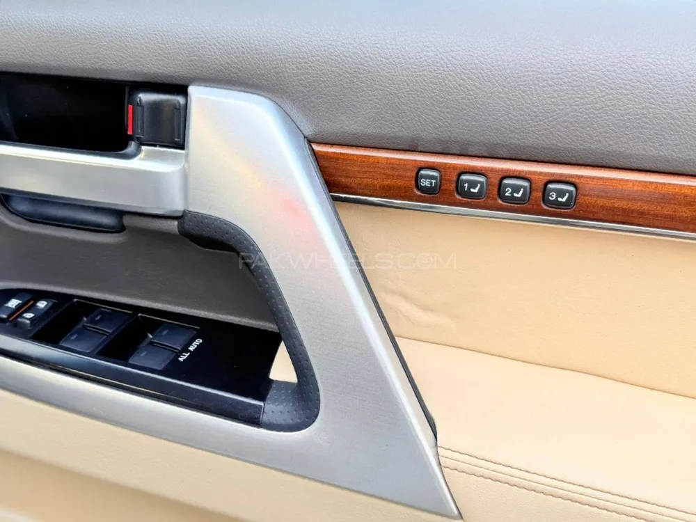 Toyota Land Cruiser 2016 for Sale in Karachi Toyota Land Cruiser 2016 for Sale in Karachi Image-7