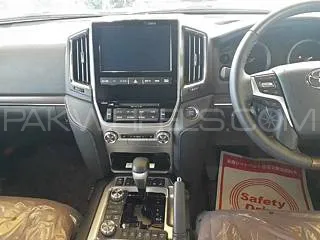 Toyota Land Cruiser 2020 for Sale in Lahore Toyota Land Cruiser 2020 for Sale in Lahore Image-8