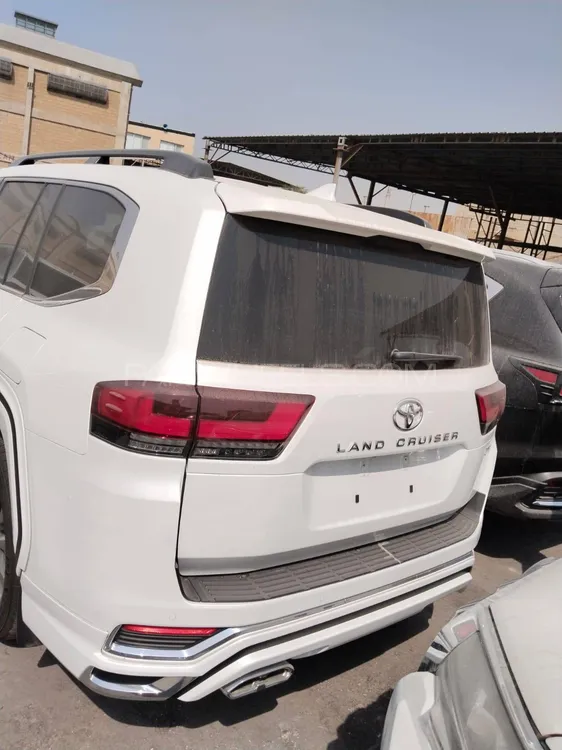 Toyota Land Cruiser 2022 for Sale in Karachi Toyota Land Cruiser 2022 for Sale in Karachi Image-6
