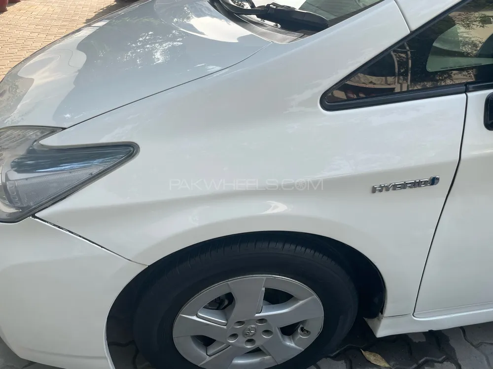 Toyota Prius 2011 for Sale in Lahore Toyota Prius 2011 for Sale in Lahore Image-4