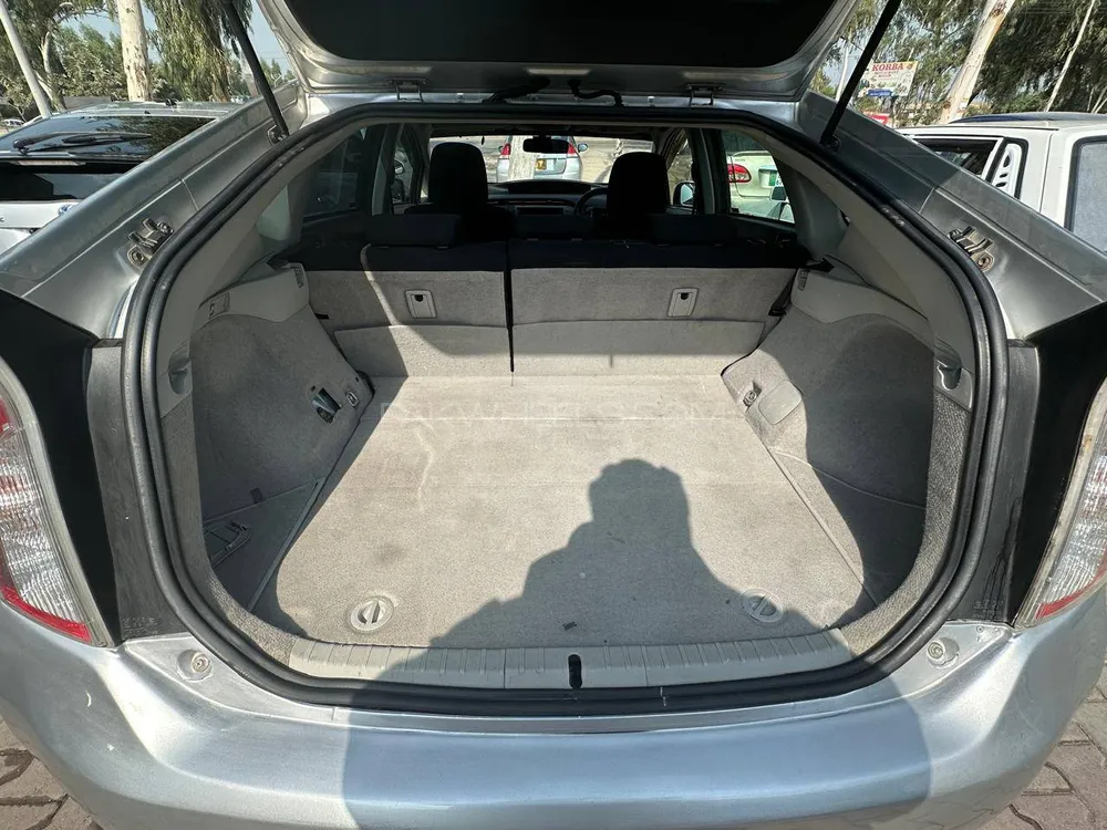 Toyota Prius 2013 for Sale in Peshawar Toyota Prius 2013 for Sale in Peshawar Image-4
